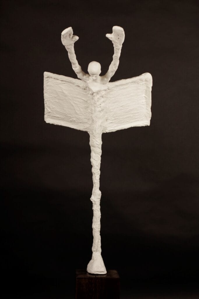 A sureal sculpture of an elongated figure of an old man with a cane created by Valeriu Cazacevschi inspired by the sculptor Giaccometti
